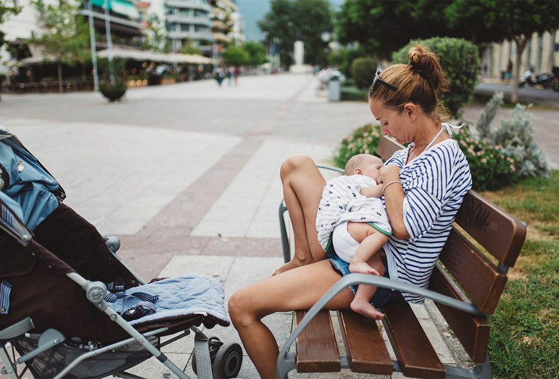 Breastfeeding in Public in Australia: How to, Laws & Tips