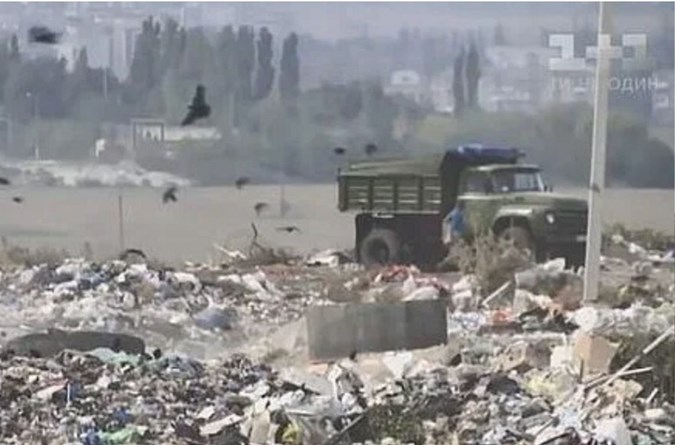 Ukraine landfill that is home to the 12-year-old mother