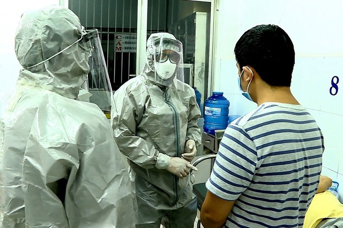 Medical personnel wearing protective suits. Image: Getty.