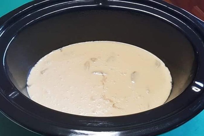 Next the cake batter, set for 3 hours and forget. Image: Slow Cooker Recipe & Tips/Facebook